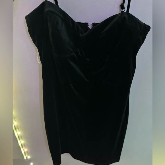 Black velvet short formal dress - Picture 2 of 4
